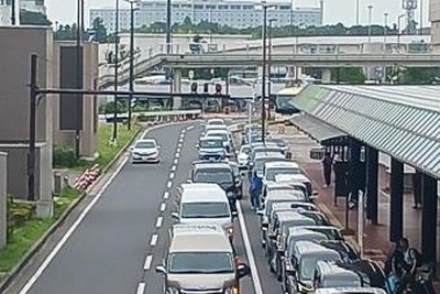 道路を一部封鎖、二重駐車の解消なるか…成田空港で試験開始 画像