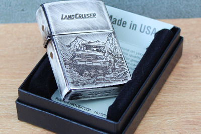 限定200個・シリアルナンバー付き『ランクル70』デザインの Zippo 発売 画像