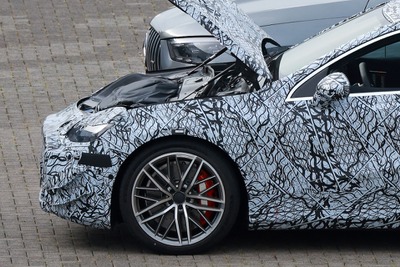 EVの走りはV8エンジンを超えるのか? AMG『CクラスEV』プロトタイプに接近! 画像