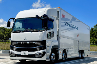 三菱ふそうの大型トラック『スーパーグレート』を新旧比較試乗、「なぜ、ここまで違う?」新型最大の魅力とは 画像