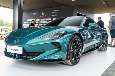 MGは2台の新型スポーツカーが主役、英「サロン・プリヴェ2024」で100周年を祝福 画像