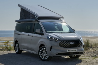 フォードの新型キャンピングカーにロングホイールベース&PHEVも、新型『トランジットカスタム・ナゲット』 画像