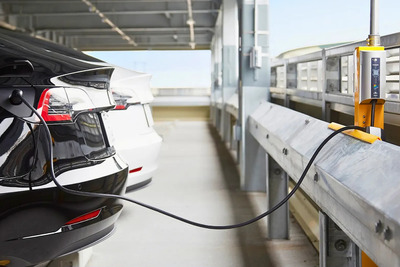 充電プラグを差すだけで決済も、ユビ電が新EV充電「プラグ&チャージ」開発へ 画像