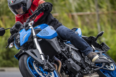 【スズキ GSX-8S 試乗】トラクションという言葉の意味を教えてくれる…伊丹孝裕 画像