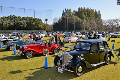 天然芝生の野球場に名車が集合…クラシックカーフェスティバル2024 in 北本総合公園 画像