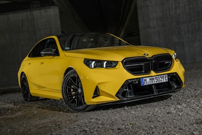 「パワーワードすぎる!」史上最強のMモデル、BMW『M5』新型登場にSNSの反応は 画像