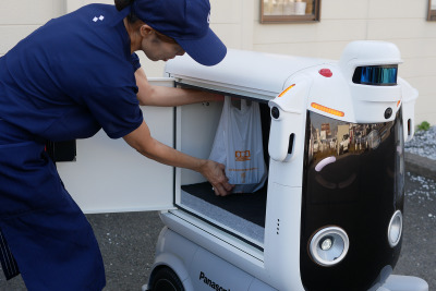 吉野家の牛丼をロボットがデリバリー、パナソニックらが実証実験 画像