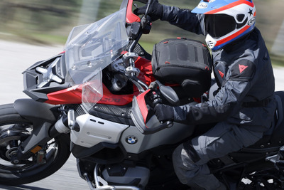 【BMW R1300GSアドベンチャー 試乗】「ASA」でエンストの不安から解放!その完成度に大きく驚かされた…鈴木大五郎 画像