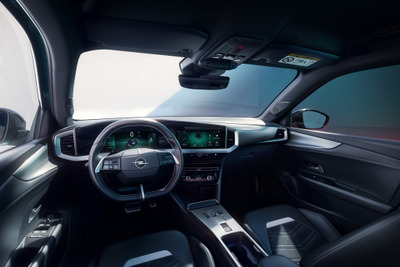 オペルの小型SUV『モッカ』に「ChatGPT」搭載…車内エンタメ強化 画像