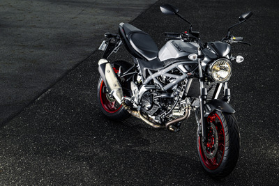 【スズキ SV650 試乗】ネオクラでもストファイでもないSVが、ロングセラーであり続ける理由…伊丹孝裕 画像