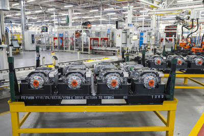 フォード、英工場で電動ドライブユニット生産開始…9車種のEVを2025年末までに欧州投入へ 画像