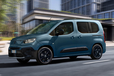 フィアットの遊べるMPV『ドブロ』新型が発売、顔つき精悍に 414万円から 画像