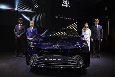 トヨタ『カムリ』新型、インドで発表 第5世代ハイブリッド搭載 画像