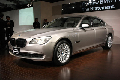 【BMW 7シリーズ 試乗】やっぱり攻めのクルマ…岩貞るみこ 画像