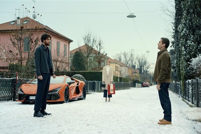 ランボルギーニがクリスマス映像を公開、『レヴエルト』で帰郷した主人公と再会したのは… 画像