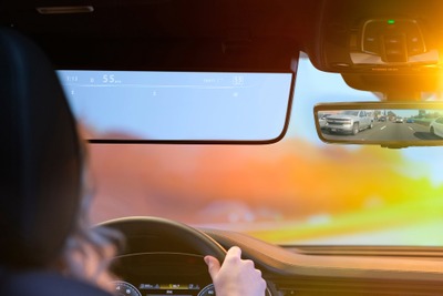 透明ディスプレイにドライブ情報を表示、ジェンテックス「自動防眩サンバイザー」発表…CES 2025 画像