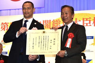 ダカールラリー2連覇、三菱自動車の増岡浩氏がスポーツ功労者顕彰を受賞 画像