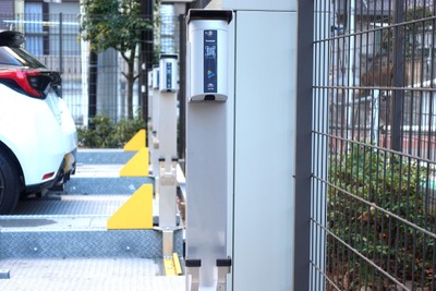 マンション・アパートの機械式駐車場でもEV充電可能に、ユビ電とファムが業務提携 画像