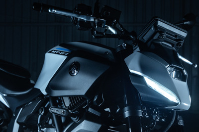 ヤマハ『MT-07』新型が日本発売へ! 自動変速の「Y-AMT」も登場、デザイン刷新で全面進化 画像