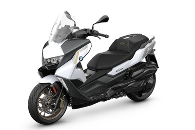 新カラー「白×金」で高級感アップ! BMW、ミドルスクーターの新型『C 400 GT』日本発売 画像