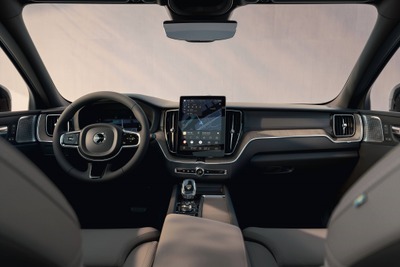 ボルボ『XC60』が内外装を刷新、11.2インチスクリーンが提供するユーザー体験とは 画像