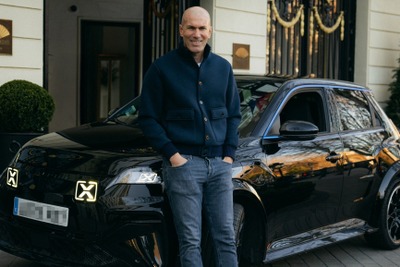 サッカーの英雄ジダンがアルピーヌ初のEV『A290』に試乗「信じられないほど運転しやすい」 画像
