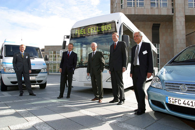 燃料電池バス開発競争で、ダイムラークライスラーが一歩リードへ 画像