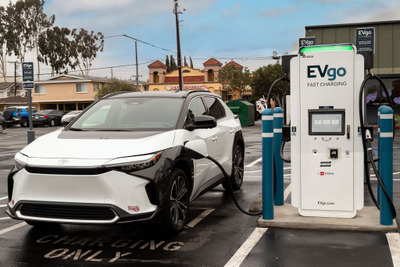 米トヨタ、「EVgo」と350kWの高出力急速充電ステーションを初稼働 画像