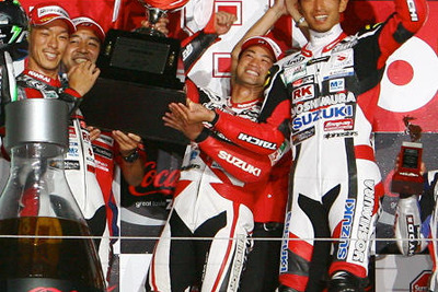 【鈴鹿8耐 09】ヨシムラスズキの酒井/徳留/青木組が優勝 画像