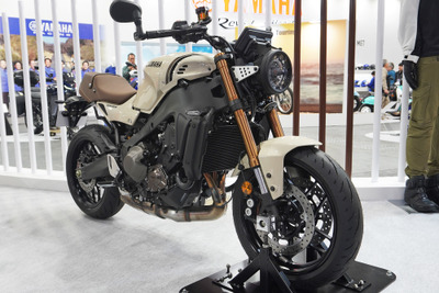 「カラーが変わるだけで魅力的に…」新型ヤマハ『XSR900』、日本市場のための新色に大反響…大阪モーターサイクルショー2025 画像