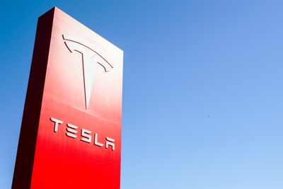 テスラ株価が5%高、マスクCEOが従業員に同社株継続保有を推奨 画像