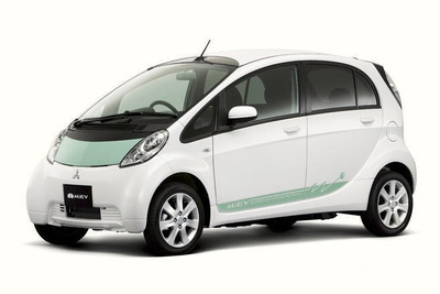 【三菱 i-MiEV 試乗】航続160kmではおねえさん軍団は納得しない…岩貞るみこ 画像