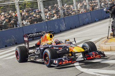 レッドブル×ホンダがF1ショーラン、お台場を4台が疾走…Red Bull Showrun x Powered by Honda 画像