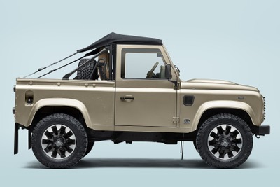 旧型『ディフェンダー』、伝説のV8ソフトトップが復活…フルレストア&カスタムで約3700万円 画像