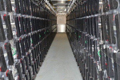 太陽光発電の電力を蓄電、GSユアサが高サイクル鉛蓄電池活用のEV充電システム実用化 画像