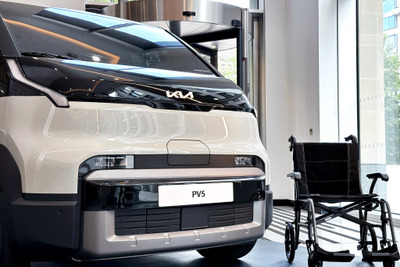 キア、日本導入予定の商用EV『PV5』に車いす仕様発表 画像
