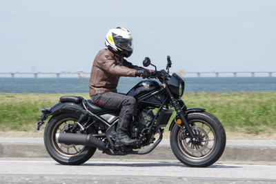 ホンダ『レブル250』と「Eクラッチ」の相性は? “立ちゴケ”ともサヨナラ、その優等生ぶりに驚いた 画像