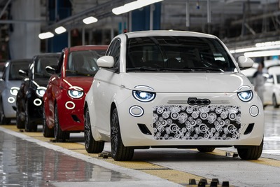 「500eとは違う顔?」MT車もある! フィアットの新型『500ハイブリッド』が話題に 画像