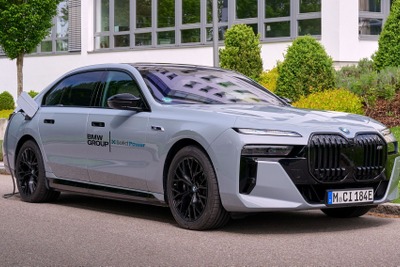 BMW、全固体電池搭載のEV『i7』プロトタイプを公開 画像