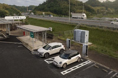 国内の高速道路で初、従量課金制EV充電ステーション開設…富津館山道路 画像