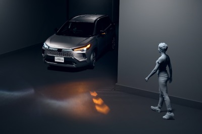 道路にターンシグナルを投影、小糸製作所が日本で初めて開発 トヨタ『カローラクロス』に搭載 画像