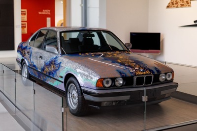 日本画家・加山又造のアートカーも、スロバキアにBMWの名車3台が集結 画像