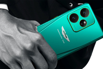 ハイエンド仕様！ アストンマーティンとコラボしたスマホ、緑の「realme GT 7」 画像