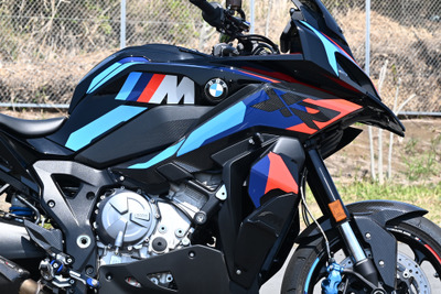 300万円台で手に入れられるホンモノの「M」、BMW『M 1000 XR』 画像
