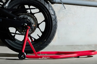 バイクの洗車＆メンテナンスを楽に、耐荷重200kgの「メンテナンススタンド」発売 画像