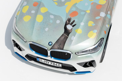 BMWの水素燃料電池車『iX5』、アートカーに変身…スイス「アート・バーゼル」で発表 画像