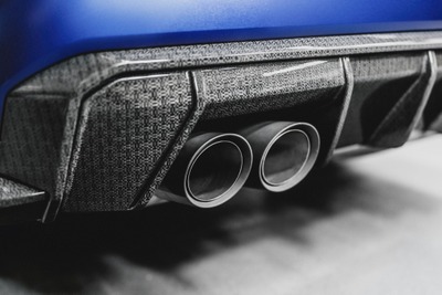 BMW、カーボン素材を天然繊維複合素材に置き換え、量産車に採用へ 画像