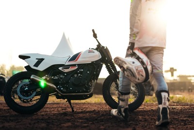 ロイヤルエンフィールド、フラットトラック専用バイク「FT450」を開発、「スライドスクール」で使用 画像