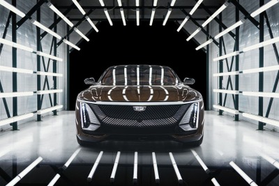 完全オーダーメイドで約5000万円から、キャデラックの最高級セダンが米国で納車開始 画像