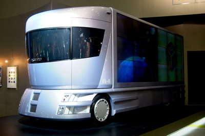 【東京ショー2002速報】いすゞ『FL-4』はディスプレイも兼ねてます---これもアイデア 画像